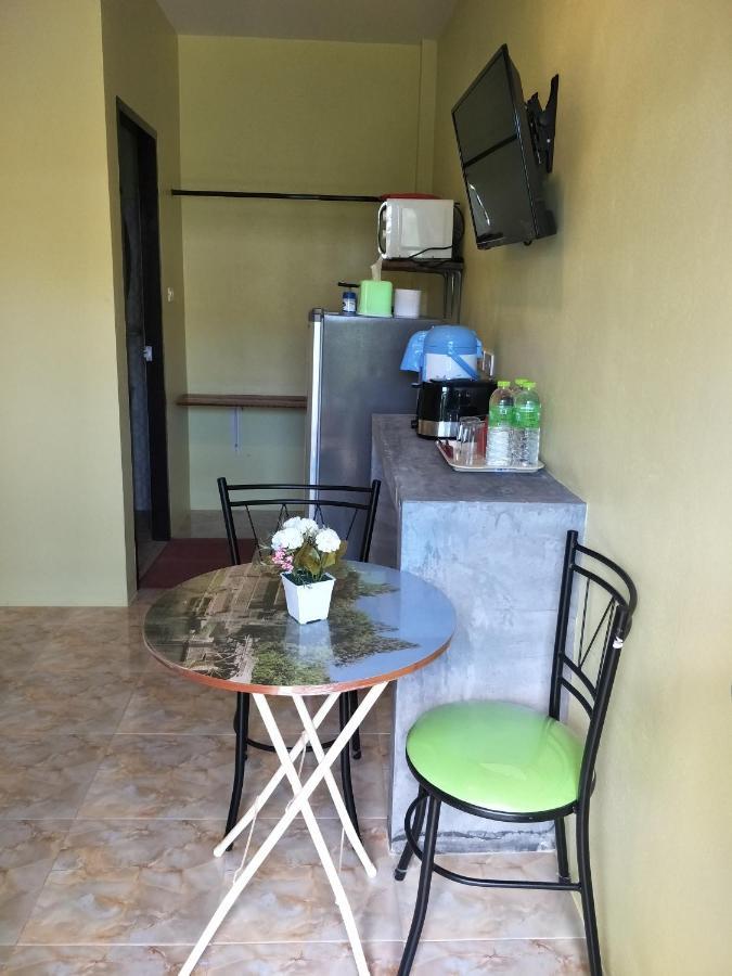 Airee Mini House Hostel หาดบางเทา ภายนอก รูปภาพ
