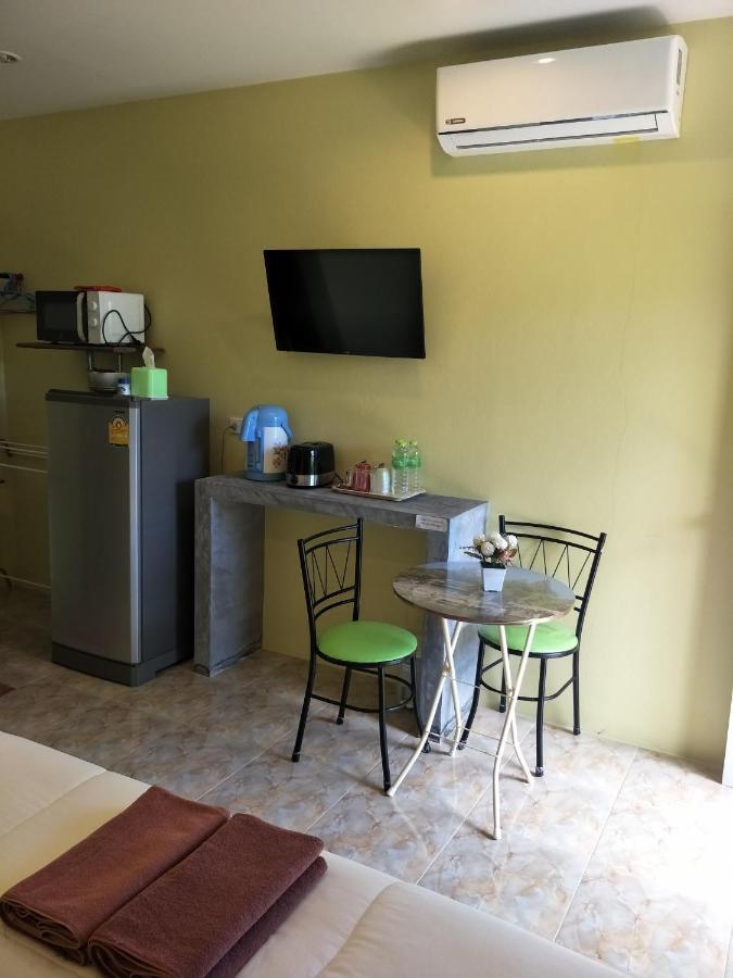 Airee Mini House Hostel หาดบางเทา ภายนอก รูปภาพ